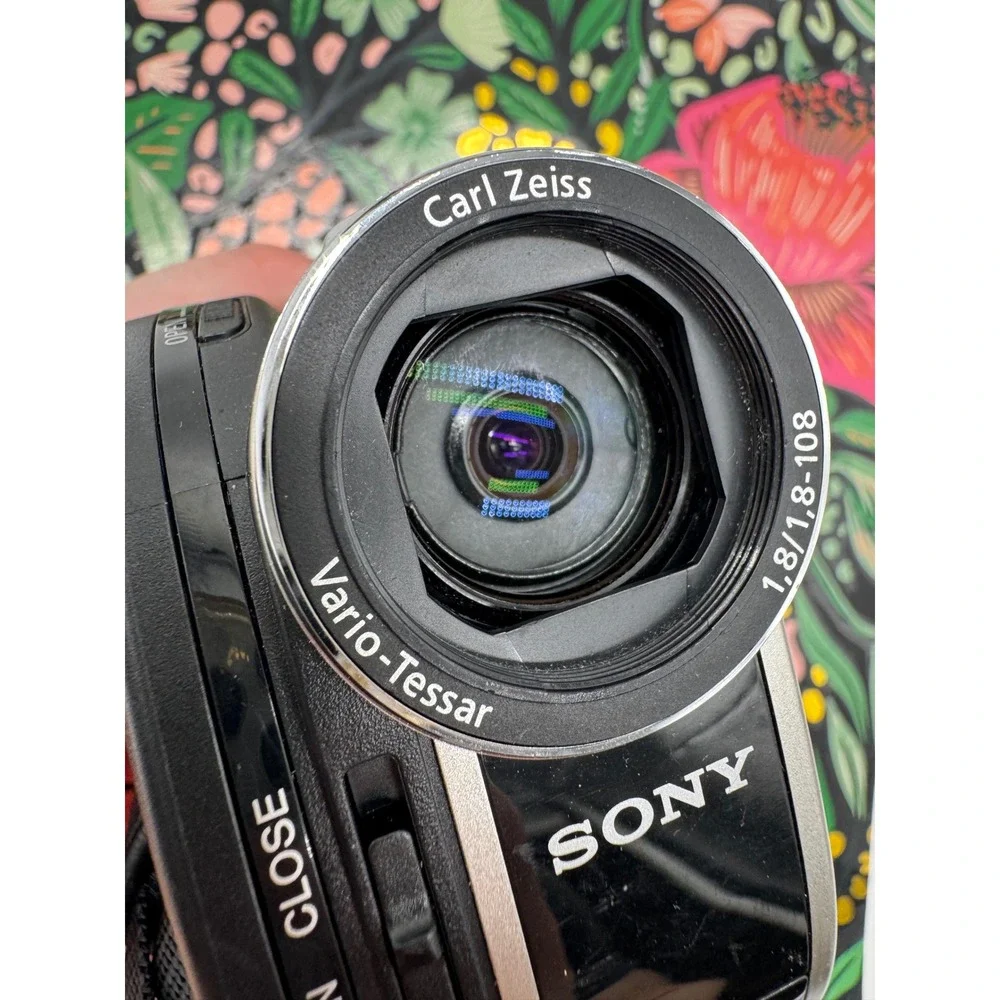 Sony Handycam DCR-DVD650 Hybrid Camcorder 60x Optical Zoom Silver Black